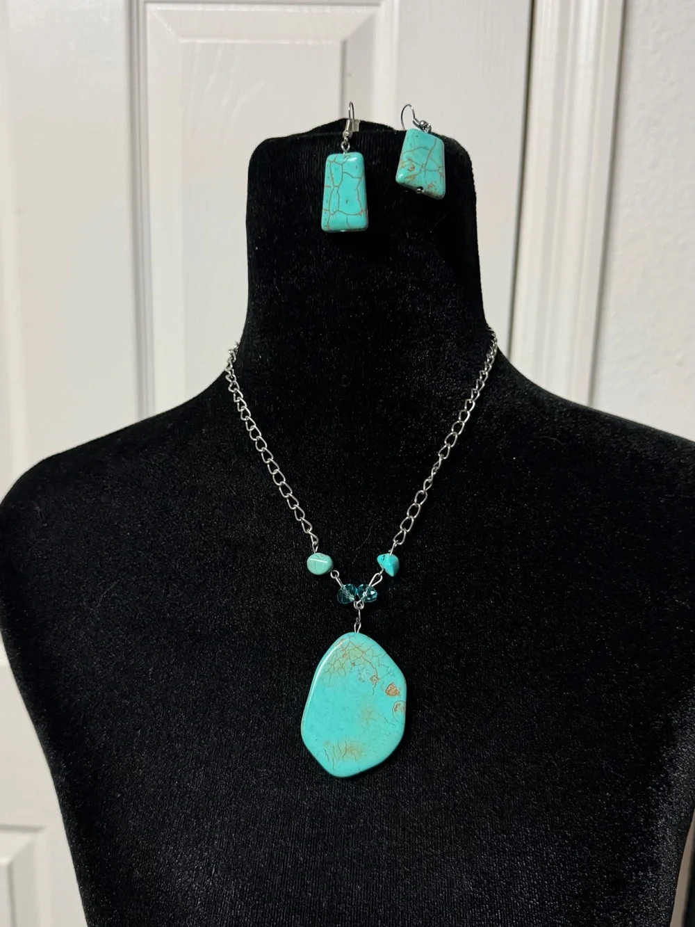 Turquoise Stone Pendant Necklace and Earrings Set - Women Jewelry
